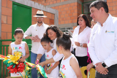 Un desfile fue el acto principal de la inauguración de la nueve sede de la Institución Educativa Estanislao Luis de Pensilvania. 