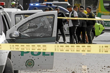 La detonación ocurrió cerca de un poste donde los agentes estacionan sus motocicletas.