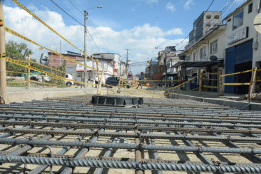 El lote 1, entre el supermercado Mercaldas de la avenida Bernardo Arango y la Universidad de Manizales, se encuentra con las obras suspendidas desde el 10 de julio.