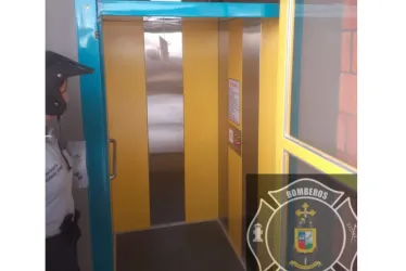 Este es el ascensor en el que se presentó el incidente en el colegio de Pensilvania, al parecer, por fallas mecánicas.