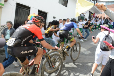 El nacido en San Félix (Salamina) Yeison Rincón le ganó el pulso final al español Josep Betalú en la etapa de ayer de la Leyenda del Dorado en Neira.