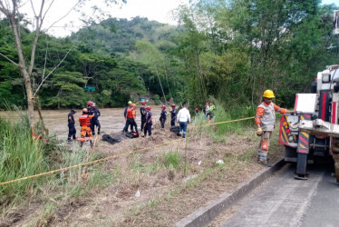 A finales de marzo, cuando desapareció la tractomula que conducía Gilberto Torres, un equipo de buzos acudió al sector de El Tangelo para buscar su cuerpo y el vehículo, tarea que fue infructuosa.