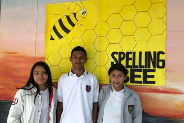 Los tres ganadores del concurso, Sofia Bedoya, Juan Sergio Bedoya y Josely Arredondo.