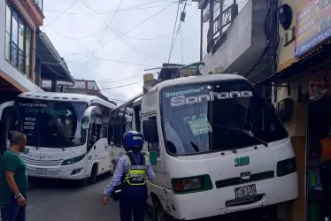  Así quedó la buseta en Anserma.