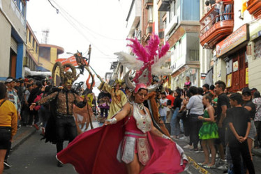 Fotos | Albeiro Rudas | LA PATRIA  Desde los andenes y balcones los ansermeños disfrutaron de este evento.