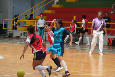 Los estudiantes del país, entre ellos 5 mil de Manizales, están esperando los Juegos Intercolegiados. El Ministerio del Deporte dice que las alcaldías son autónomas en la fase municipal.