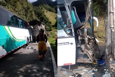 Seis heridos en choque de un bus contra un camión en la vía Manizales-Fresno (Tolima)