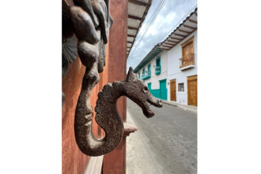  Detalles de algunas puertas y ventanas de Salamina (Caldas)