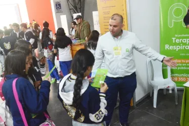 Cada universidad ubicó un punto de información para los estudiantes a Expou