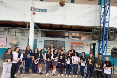 Grupo de estudiantes escritores del Pío XI, de Aranzazu. 