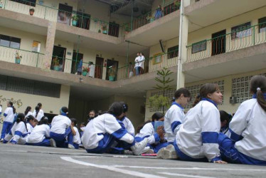 Foto del 2005 en uno de los tres patios del colegio de la Divina Providencia, en el barrio San José de Manizales. 