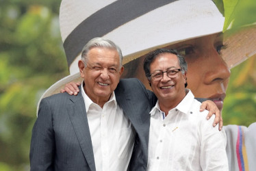 El presidente mexicano, Andrés Manuel López Obrador, en reunión con su homólogo, Gustavo Petro, con quien conversó de las iniciativas de paz que hay en marcha en el país y sobre el cambio de paradigma mundial con las drogas. 