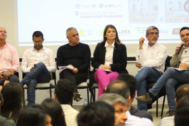 Candidatos a la Alcaldía en el foro de candidatos a la Universidad Autónoma de Manizales.