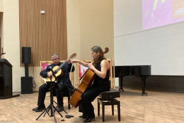 Edwin Guevara es profesor de guitarra de la Universidad Sergio Arboleda y Cecilia Palma es docente de violonchelo de la Universidad Nacional de Colombia e integrante de la Orquesta Filarmónica de Bogotá.