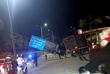 El accidente ocurrió cerca del concesionario Audi, en el descenso hacia Aguas de Manizales. No hubo heridos.