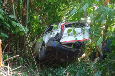 colectivo que cayó a abismo en vía de Riosucio (Caldas)