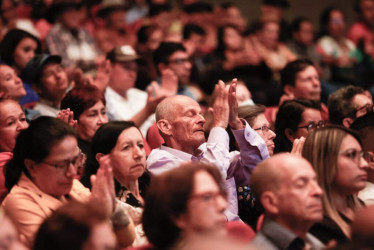 Fotos | Cortesía | Q'hubo  El evento en que se entregaron las tierras a 130 campesinos fue en el Teatro Fundadores, el miércoles pasado.