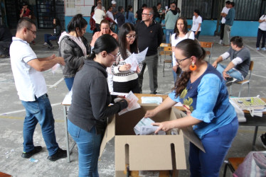 Los caldenses también eligieron concejales de sus municipios, diputados y ediles.