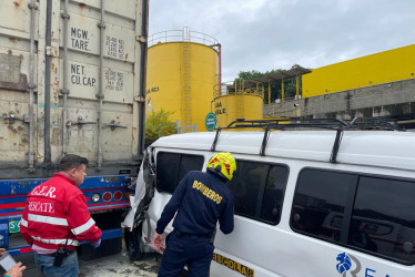 El accidente fue atendido por el GER y el Cuerpo Oficial de Bomberos, en el sector entre la cancha del barrio y las bodegas de Homecenter.