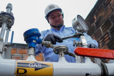 Expertos de Efigás trabajaron para restablecer el servicio de gas natural en Armenia (Quindío).