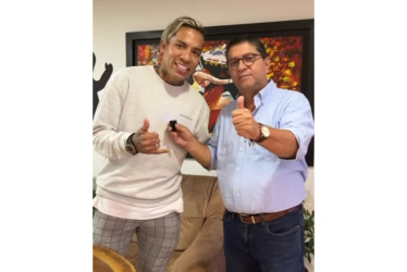 El delantero Dayro Moreno salió a apoyar a Luis Roberto Rivas en sus aspiraciones a la Gobernación de Caldas, pero este se quemó... como el Once Caldas.