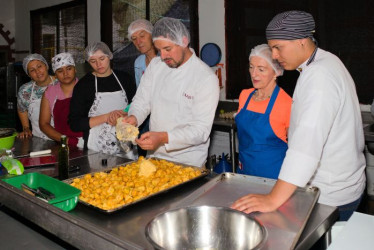 Los participantes en el Encuentro Gastronómico con el chef francés Alexandre Burgy.