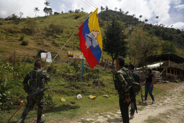 Los habitantes de Timba, corregimiento de Buenos Aires (Cauca), expulsaron a miembros del Ejército Nacional de su población al parecer armados por un frente del Estado Mayor Central.