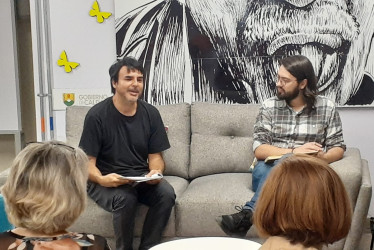 Marco Alejandro Tobón (izquierda) ganó el primer Certamen Municipal de Creación Literaria Chinchiná 2023, organizado por la Sociedad de Mejoras Públicas. Participó con las obras Rapé de Napoleón e Historia de un desplante, El Imperio de Brasil y El congreso de Panamá 1826, en las modalidades no ficción y narrativa. 