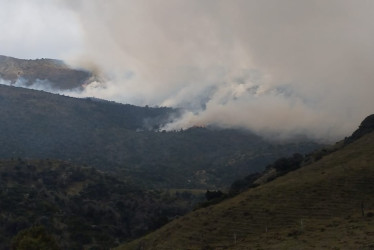 Incendio de cobertura vegetal en el PNN Los Nevados