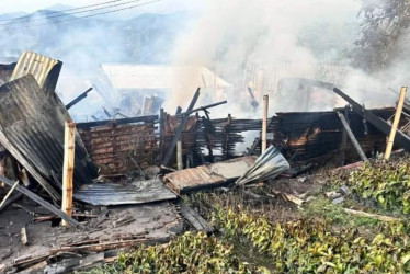 Un cortocircuito habría generado las llamas. Hubo cuatro personas damnificadas, pero ningún herido o fallecido.