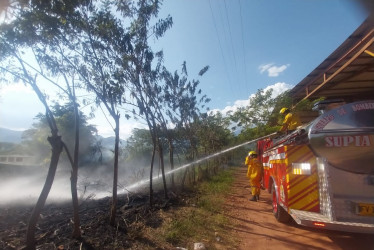 Conato de incendio atendido en el sector del Cementerio de Supía.