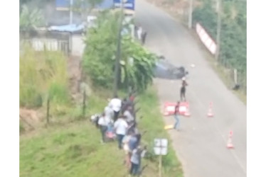 El vehículo que causó el accidente perdió el control y embistió a un grupo de espectadores a un costado de la vía de ingreso a Buenavista (Quindío).