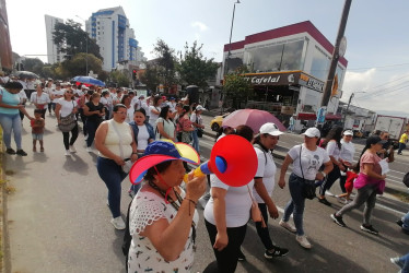 Agentes-educativas-marchan-exigiendo-la-contratación-del-icbf-caldas