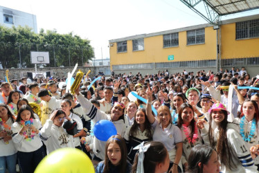 La música puso a disfrutar a los estudiantes de bachillerato.