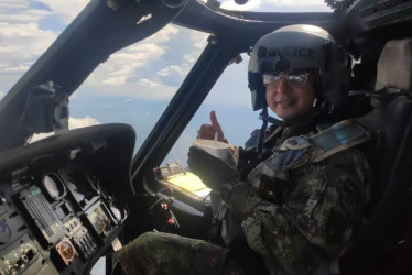 Mayor Karol Felipe García Murillo, piloto manizaleño al mando de la aeronave siniestrada.