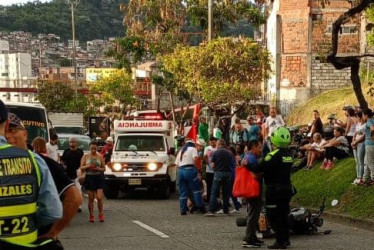 Accidente de tránsito en la avenida Kevin Ángel. La vía permaneció cerrada unos minutos.