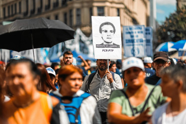 Foto | EFE | LA PATRIA  Manifestantes marcharon ayer en el Día de la Memoria en Buenos Aires (Argentina).