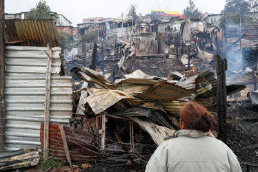 La conflagración afectó el barrio Ramírez, una invasión situada al pie de los cerros orientales de Bogotá, en el centro de la capital colombiana.