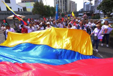 Ayer la oposición se movilizó en contra de las políticas públicas del actual gobierno. La reforma a la salud, la seguridad y la economía fueron algunos de los aspectos claves por los que marcharon los manifestantes. Arrancó en El Cable y terminó en un plantón en la Plaza Simón Bolívar.