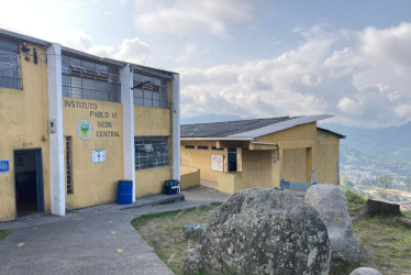 La sede central se ubica sobre una ladera. Manifiestan que es un riesgo para los estudiantes.