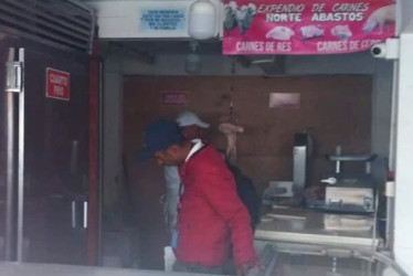 Este es el hombre que las autoridades identificaron como estafador en el barrio Bosques del Norte.