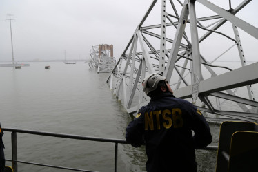  Investigadores en el puente de Baltimore (EE.UU.).