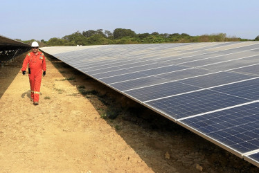 Se trata de la única granja solar construida al interior de una refinería en Latinoamérica, ubicada en Cartagena, y el primer proyecto solar que ejecuta Ecopetrol.