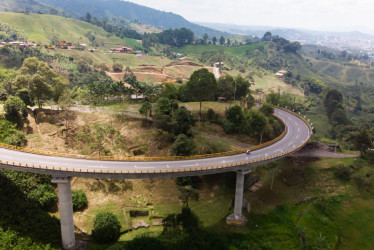 La falta de proporción entre recaudo en el Eje Cafetero e inversión en la zona es la principal crítica del Centro de Observación para la Infraestructura de Caldas (COIC), diputados de Caldas, la Sociedad de Mejoras de Pereira y el Instituto Nacional de Vías (Invías) a IP Conexión Centro, iniciativa que busca administrar las vías de la región desde el 2027, cuando se acaba el contrato de la concesión Autopistas del Café. Estos sectores reiteraron su malestar el pasado miércoles, en un conversatorio realizado