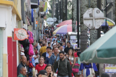 El desempleo y la informalidad aumentaron en Manizales durante el primer trimestre del 2024. La tasa de desocupación en la ciudad llegó al 11,9%. El país registró la misma cifra en ese lapso. La fuerza de trabajo se debilitó, según el DANE. El presidente Gustavo Petro anunció que presentará un paquete de medidas para la reactivación económica al Congreso.