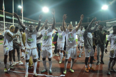 La celebración de los jugadores del Once Caldas. Empataron con el América y aseguraron el cupo a semifinales.