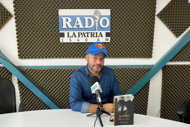 Juan Carlos Acevedo, escritor y poeta manizaleño autor del libro Mujeres sin sombra.