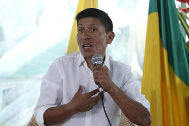 l ciclista colombiano Nairo Quintana habla durante una rueda de prensa este martes en Bogotá (Colombia).