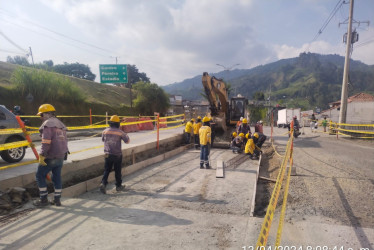 El Invías hace vaciado de losa en la obra del intercambiador Los Cámbulos.