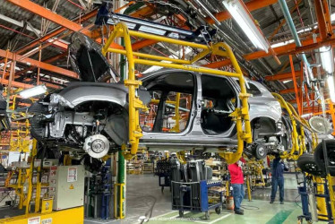 La fabricación de vehículos automotores, remolques y semirremolques fue el sector que más decreció, con el -28,6 %.